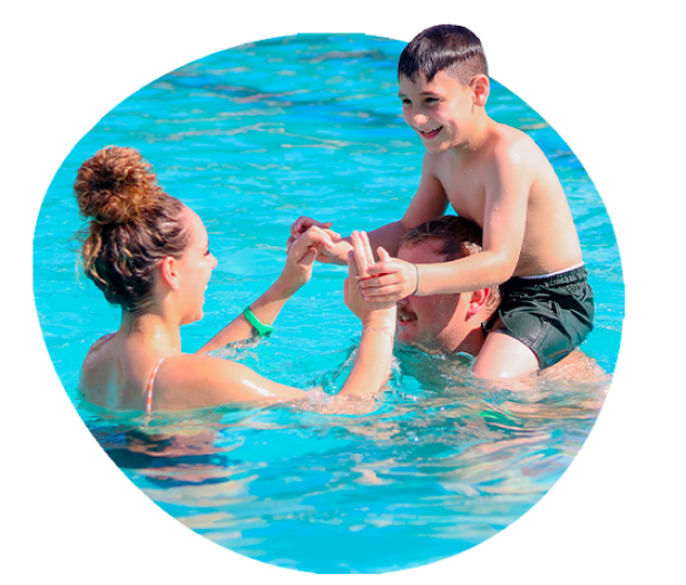 familia na piscina Hotel Fazenda